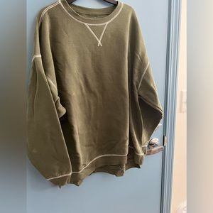 Lounge felt inside pull over. Size M. *wrinkled bc folded up*